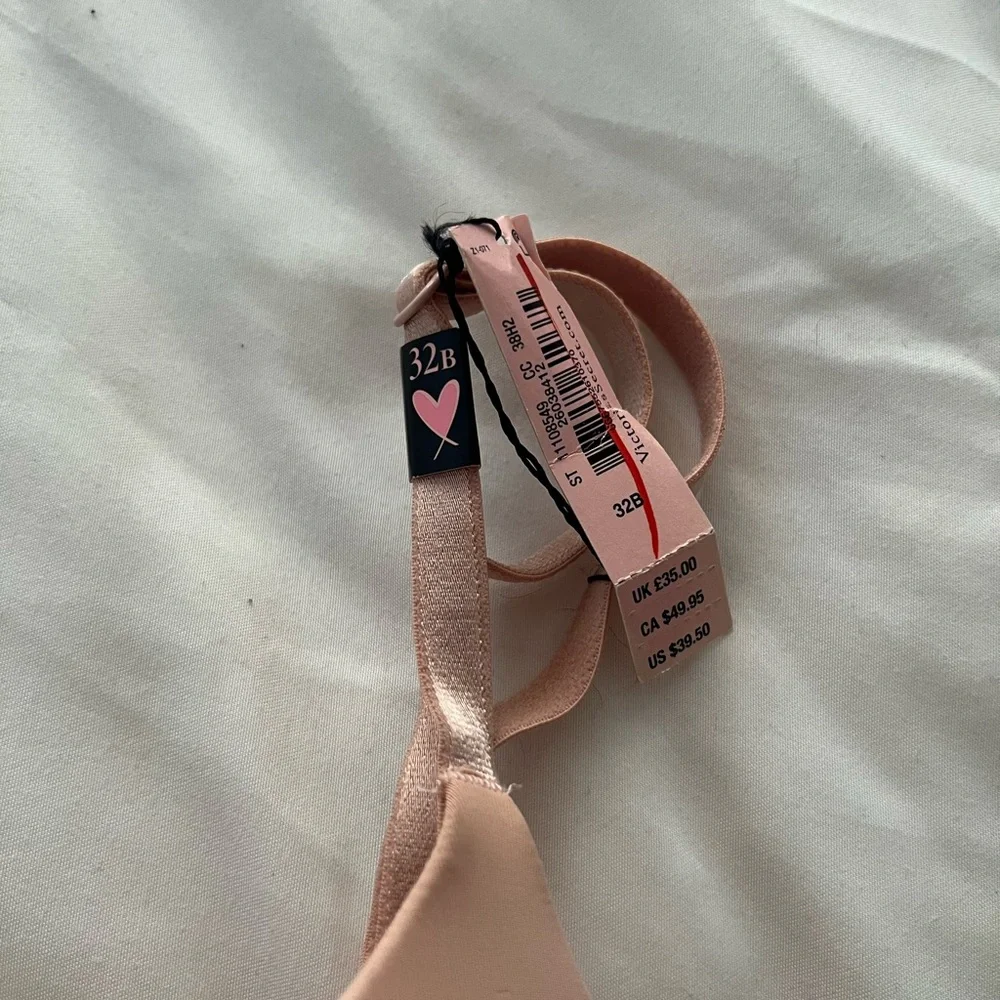 Victoria’s Secret T-Shirt Push-Up Bra - Picture 2 of 2